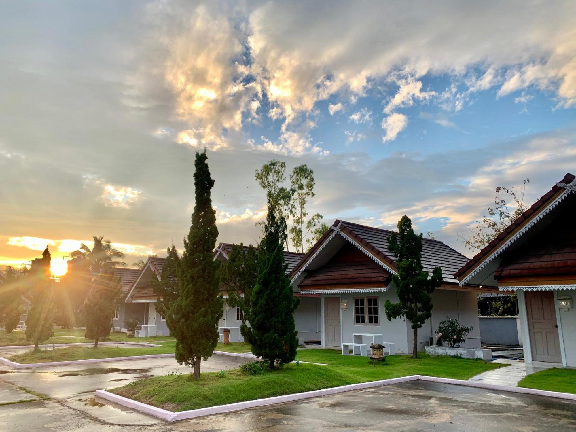 Funwan Hotel Li Bagian luar foto