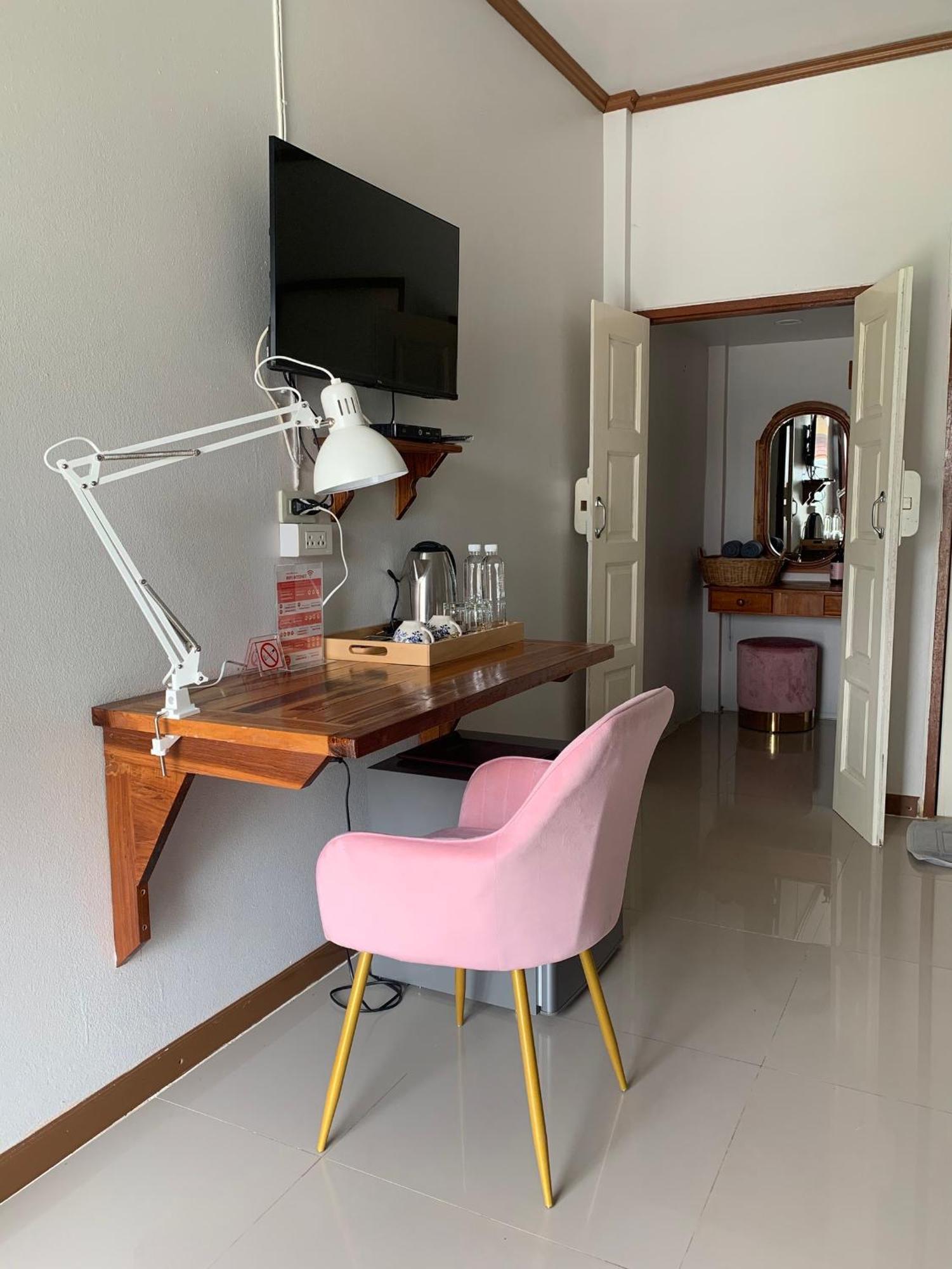 Funwan Hotel Li Bagian luar foto